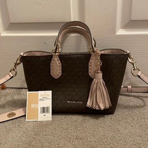 Michael Kors Brooklyn small grab bag in the color brown/ soft pink ..